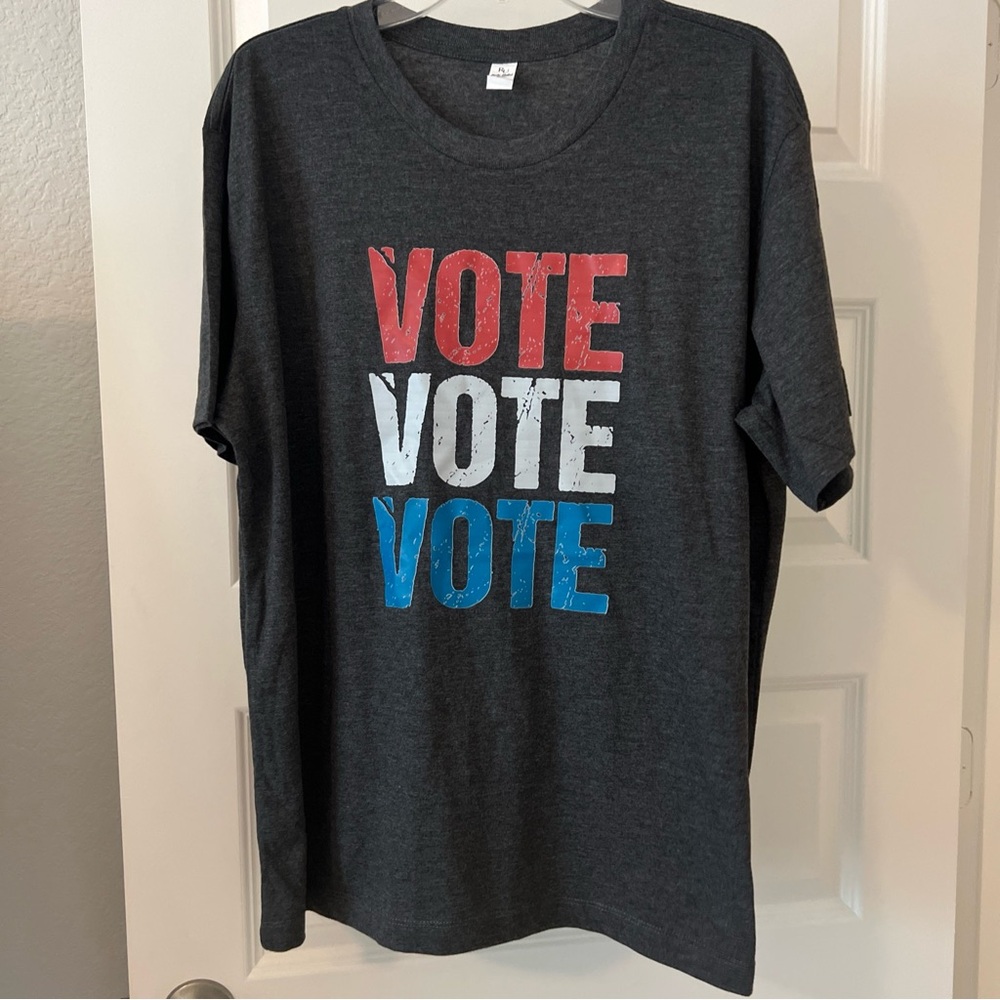 Vote Vote Vote graphic tee soft short sleeve gray red white blue size XL t shirt